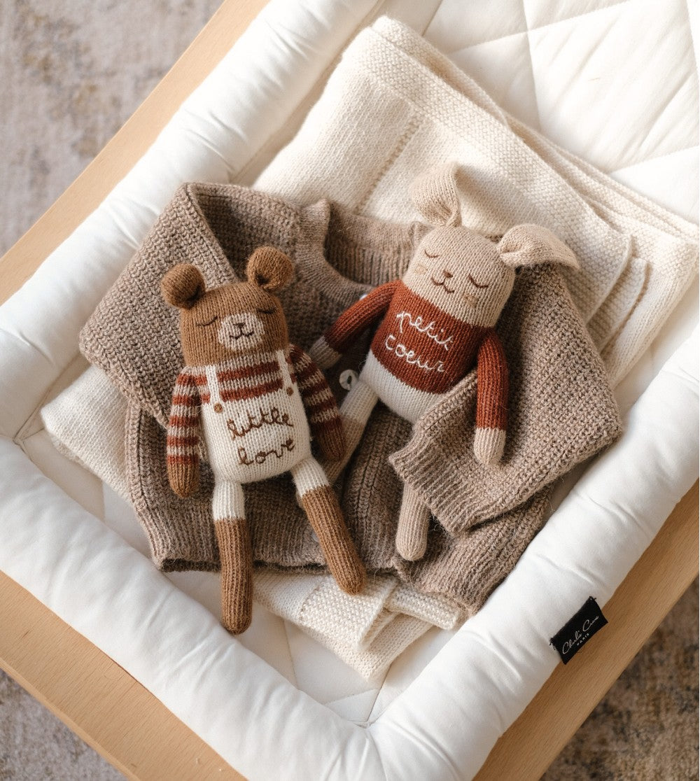 Bunny knit toy - petit coeur  - main sauvage